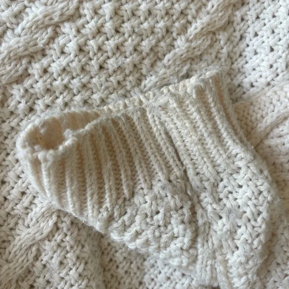 Taylor Swift RED cardigan - Picture 4 of 6